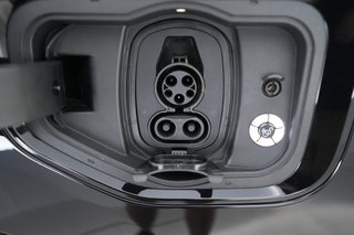 2023 Ford F-150 Lightning — photo 8 of 18