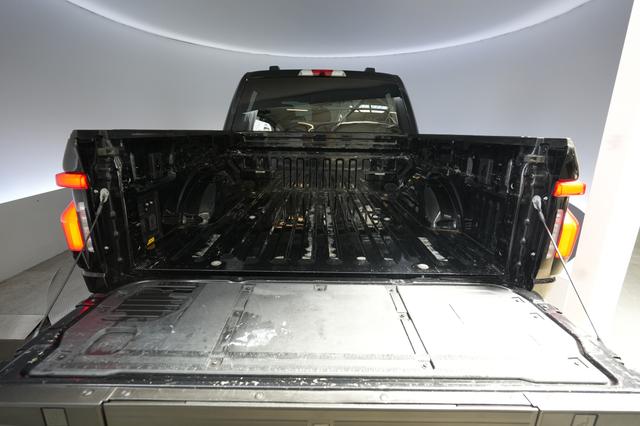 2023 Ford F-150 Lightning — photo 6 of 23
