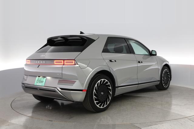 2023 Hyundai IONIQ 5 — photo 10 of 28