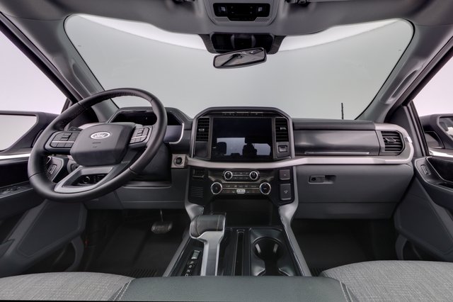 2023 Ford F-150 Lightning — photo 15 of 20