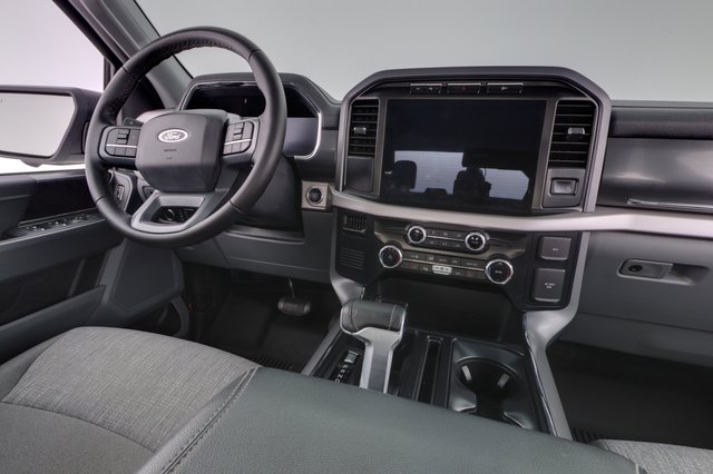 2023 Ford F-150 Lightning — photo 14 of 20