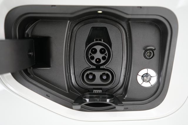 2023 Ford F-150 Lightning — photo 8 of 20