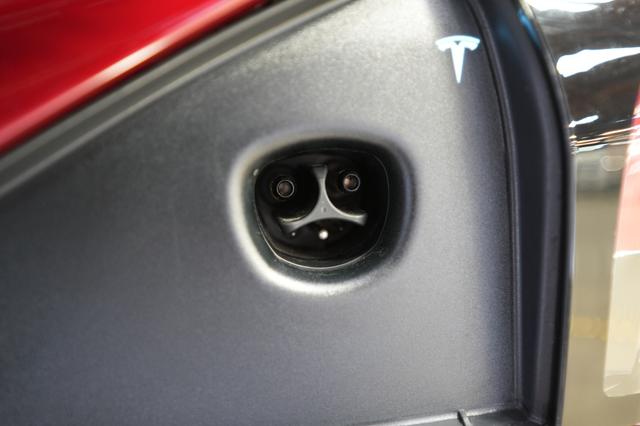2026 Tesla Model S — photo 8 of 24