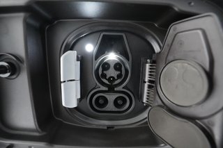2023 BMW i4 — photo 8 of 23