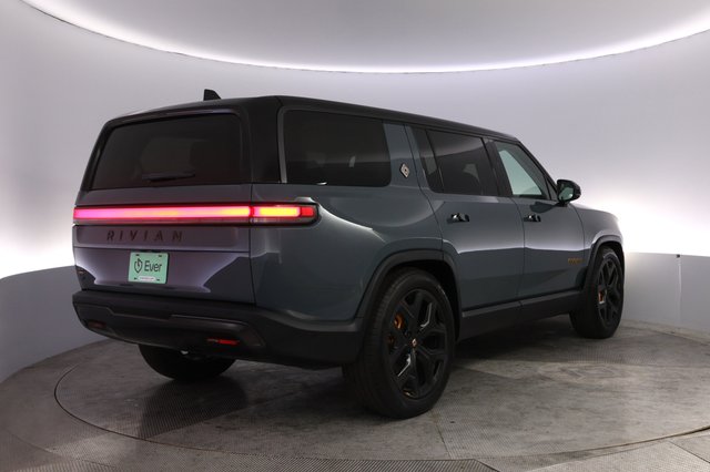 2025 Rivian R1S — photo 2 of 27