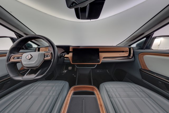 2025 Rivian R1S — photo 23 of 27