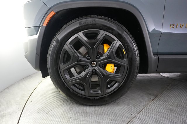 2025 Rivian R1S — photo 15 of 27
