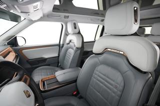2025 Rivian R1S — photo 3 of 30