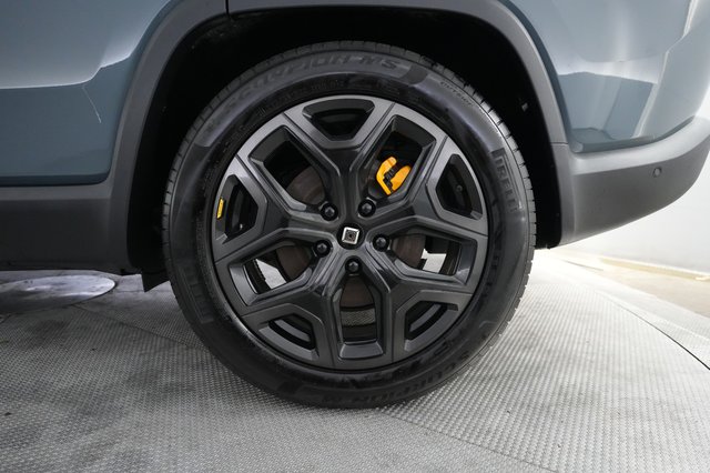 2025 Rivian R1S — photo 7 of 27