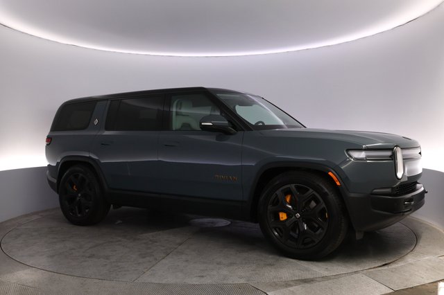2025 Rivian R1S — photo 11 of 27