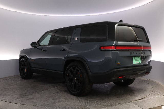 2025 Rivian R1S — photo 13 of 27