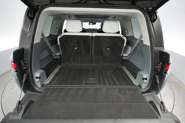 2025 Rivian R1S — photo 6 of 27