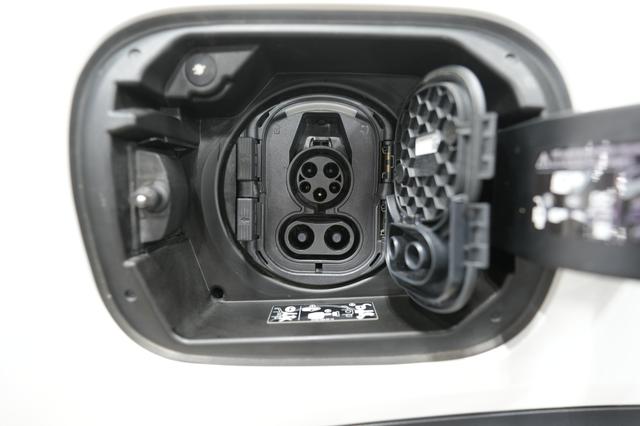 2023 Mercedes-Benz EQB — photo 8 of 27