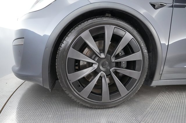 2022 Tesla Model X — photo 16 of 29