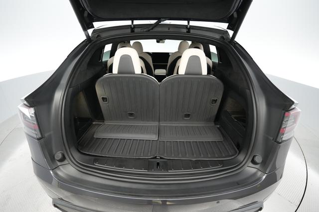 2022 Tesla Model X — photo 6 of 29
