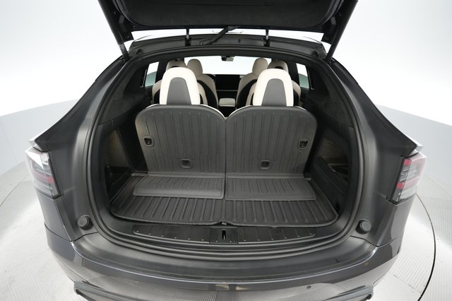 2022 Tesla Model X — photo 6 of 29