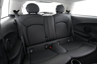 2022 MINI Cooper SE — photo 4 of 23