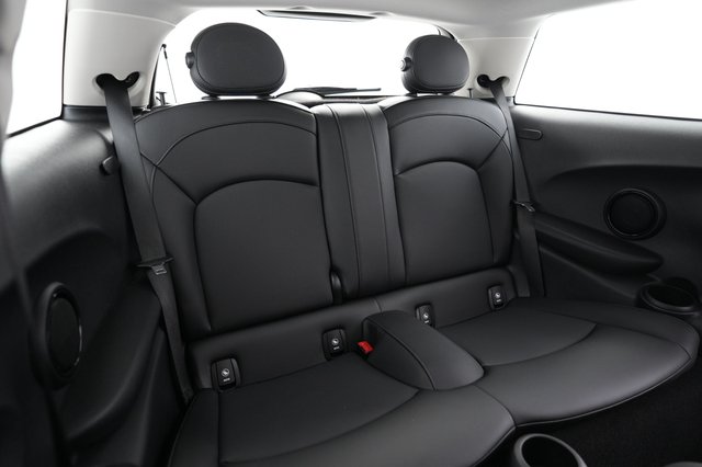 2022 MINI Cooper SE — photo 4 of 23