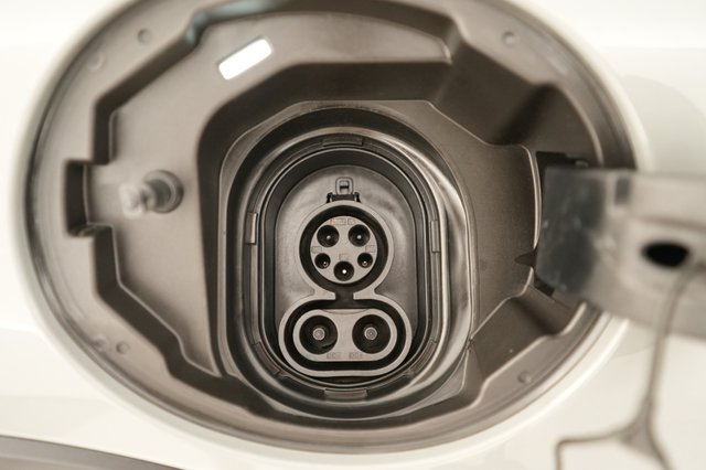 2022 MINI Cooper SE — photo 8 of 23