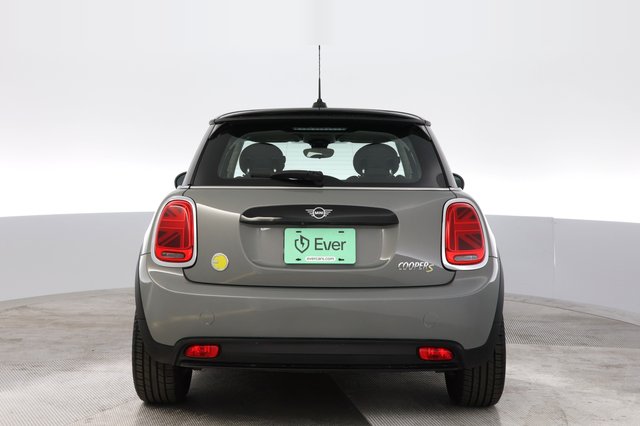 2022 MINI Cooper SE — photo 12 of 23