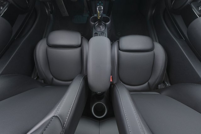 2022 MINI Cooper SE — photo 22 of 23