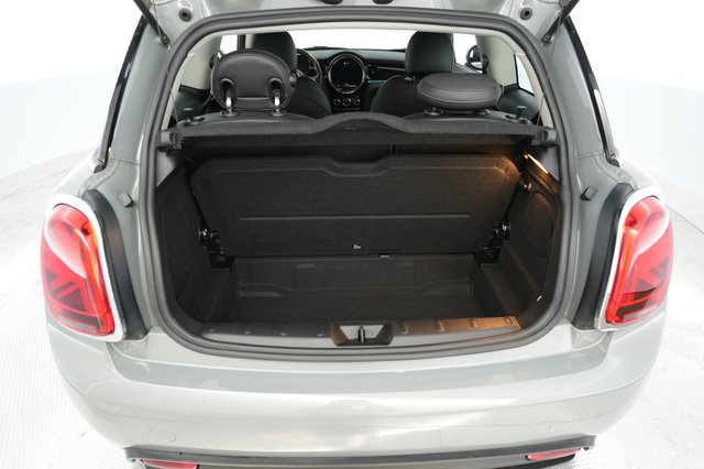 2022 MINI Cooper SE — photo 6 of 23