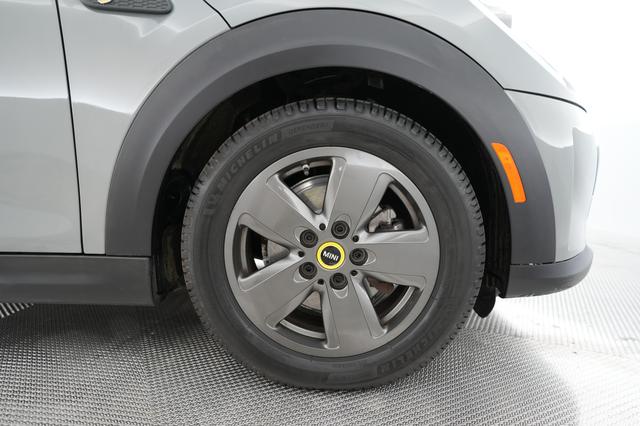 2022 MINI Cooper SE — photo 7 of 23