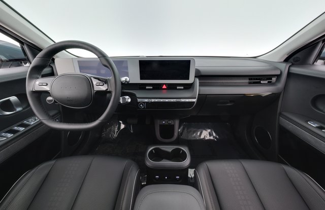 2023 Hyundai IONIQ 5 — photo 18 of 29