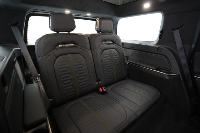 2024 Rivian R1S — photo 21 of 25