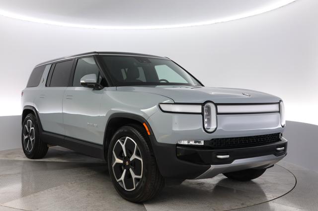 2024 Rivian R1S — photo 10 of 25