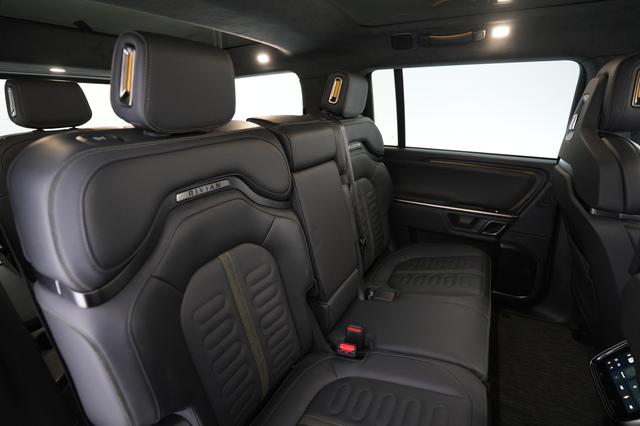 2024 Rivian R1S — photo 4 of 25