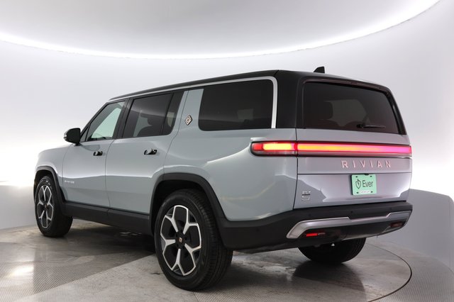 2024 Rivian R1S — photo 13 of 25