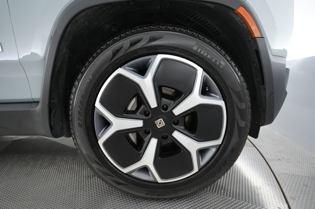 2024 Rivian R1S — photo 15 of 25