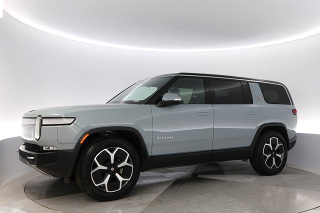 2024 Rivian R1S — photo 14 of 25