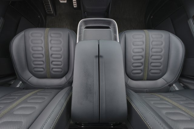 2024 Rivian R1S — photo 22 of 25