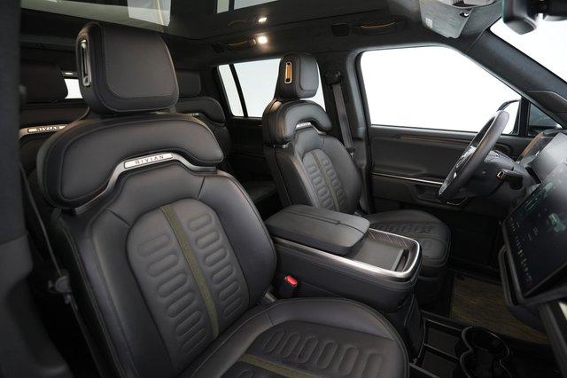 2024 Rivian R1S — photo 18 of 25