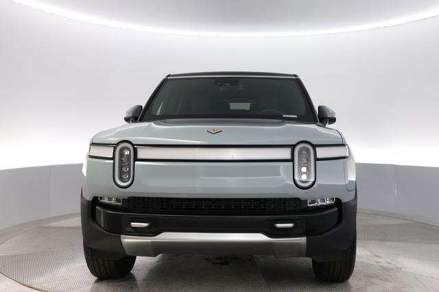 2024 Rivian R1S — photo 9 of 25