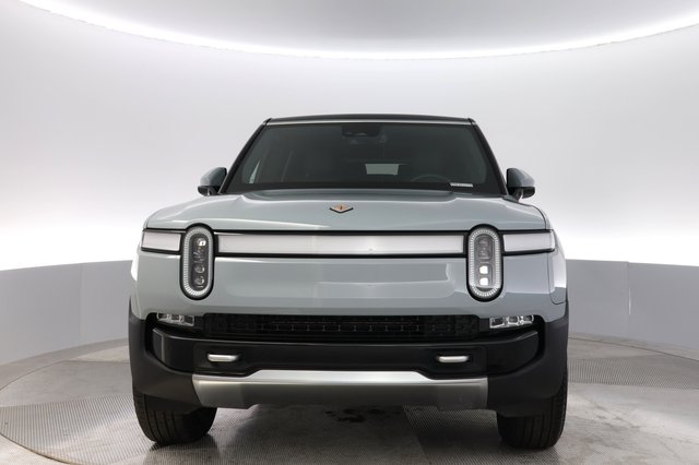 2024 Rivian R1S — photo 9 of 25
