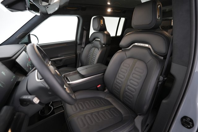 2024 Rivian R1S — photo 3 of 25
