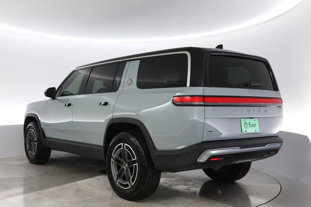 2025 Rivian R1S — photo 13 of 26