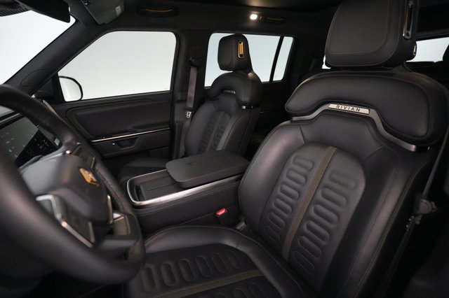 2025 Rivian R1S — photo 3 of 26