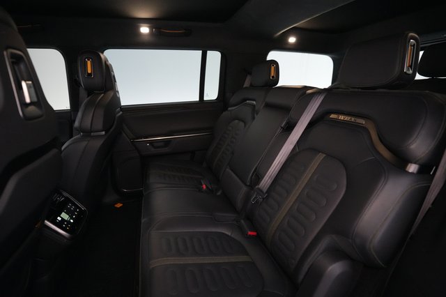 2025 Rivian R1S — photo 19 of 26