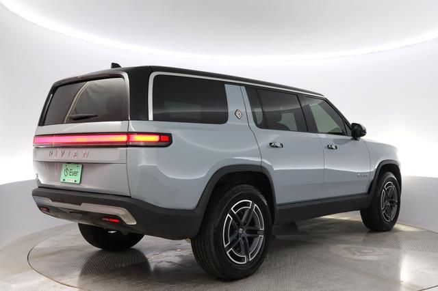 2025 Rivian R1S — photo 2 of 26