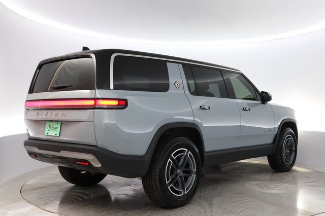 2025 Rivian R1S — photo 2 of 26