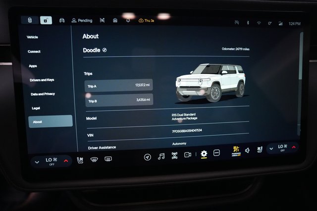 2025 Rivian R1S — photo 5 of 26