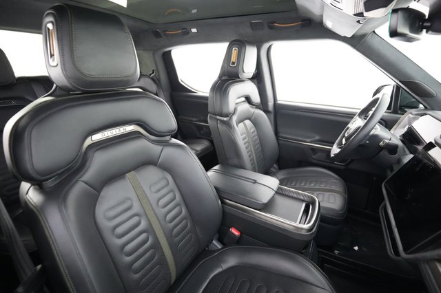 2022 Rivian R1T — photo 18 of 25