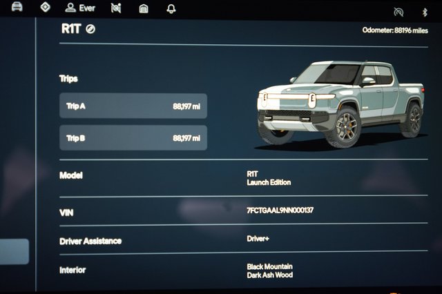 2022 Rivian R1T — photo 5 of 25