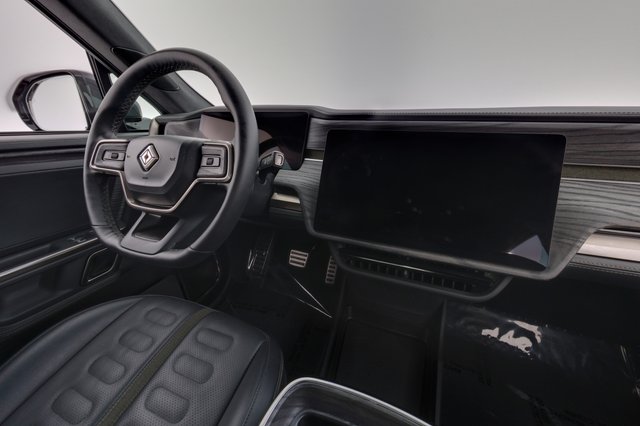 2022 Rivian R1T — photo 20 of 25