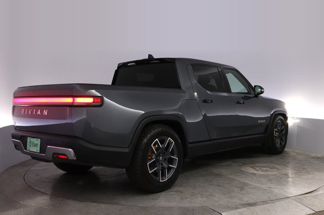2022 Rivian R1T — photo 2 of 25