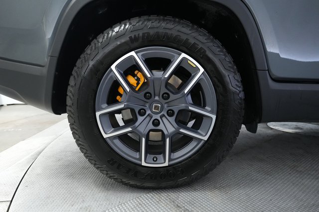2022 Rivian R1T — photo 17 of 25